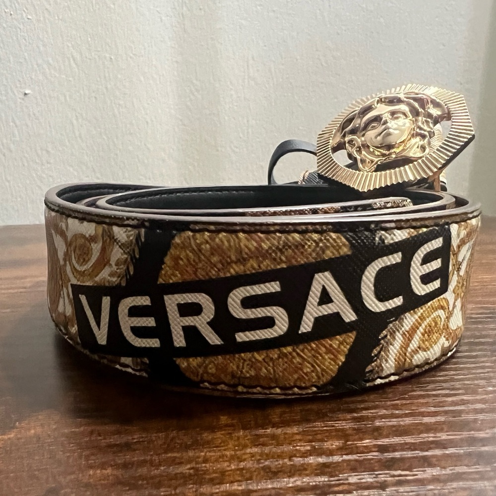Versace Belt size 44/110 100% real leather,authentic.